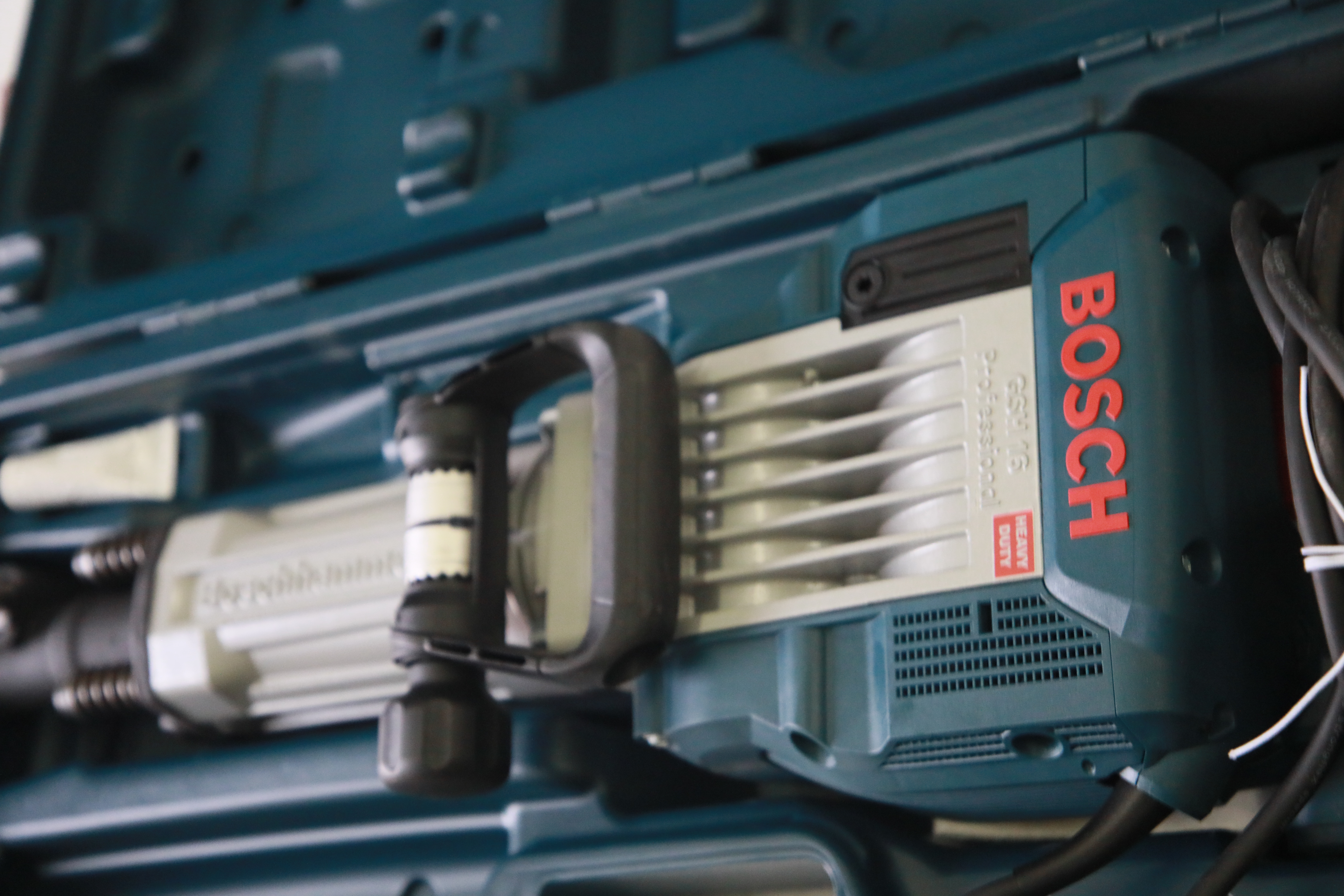 Отбойный молоток - Бетонолом Bosch GSH 16-30 (41 джоуль) в аренду и напрокат - фото 7