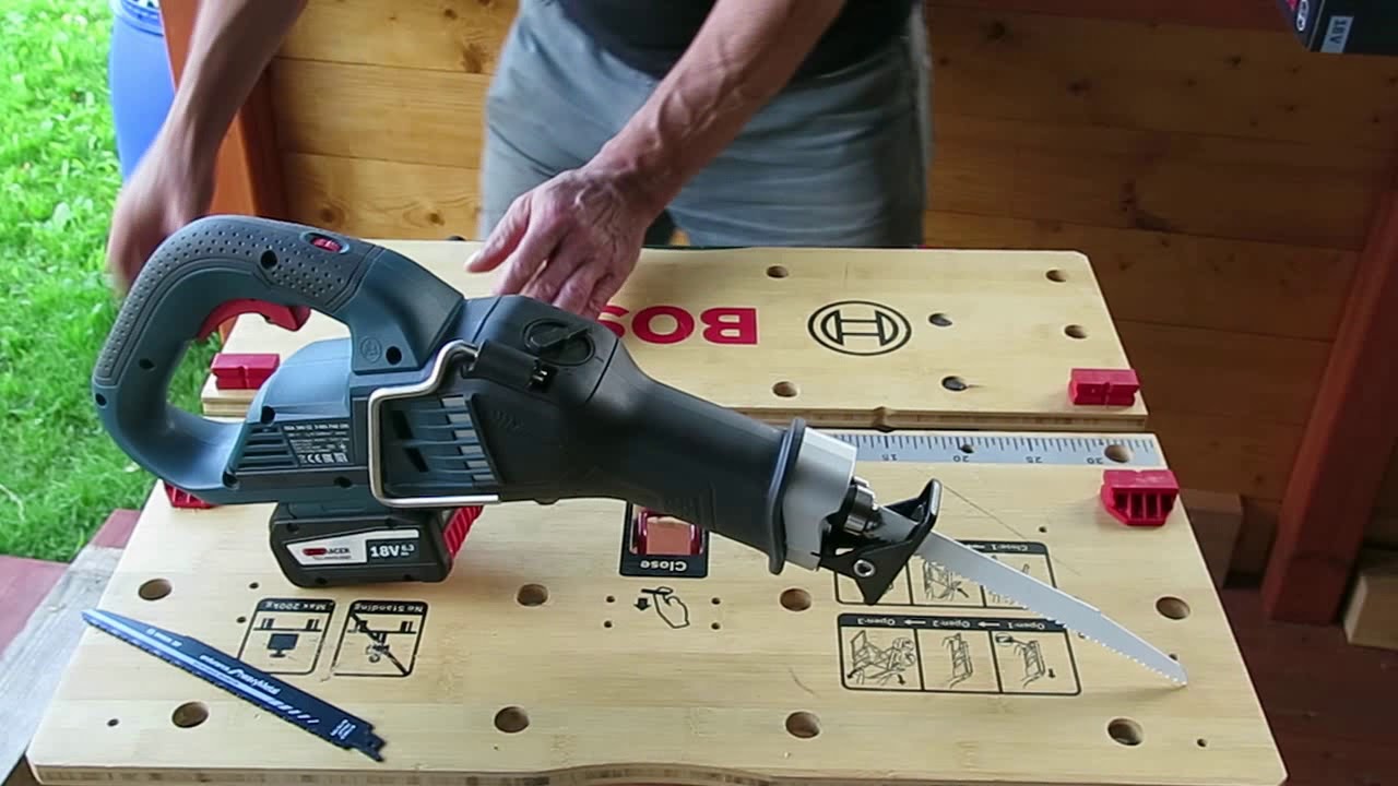 Аккумуляторная сабельная пила Bosch 18 В GSA 18V-32 в аренду и напрокат  - фото 2