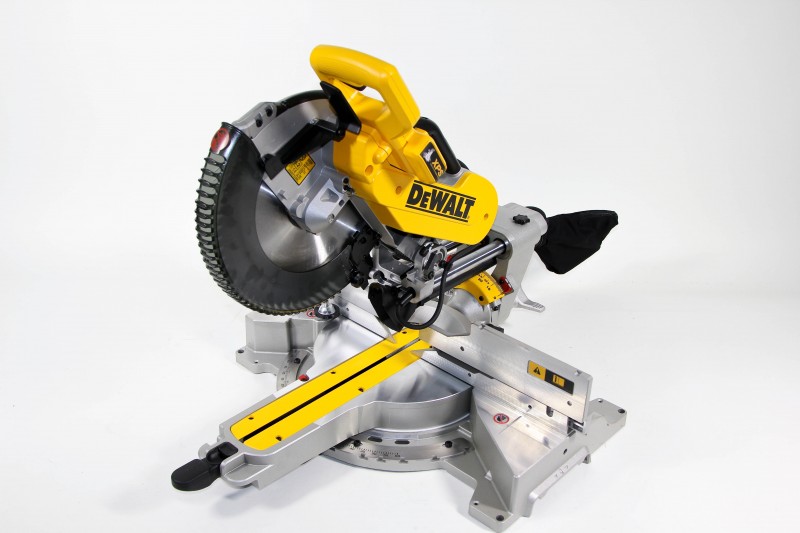 Торцовочная пила DeWALT DWS 780 в аренду и напрокат  - фото 2