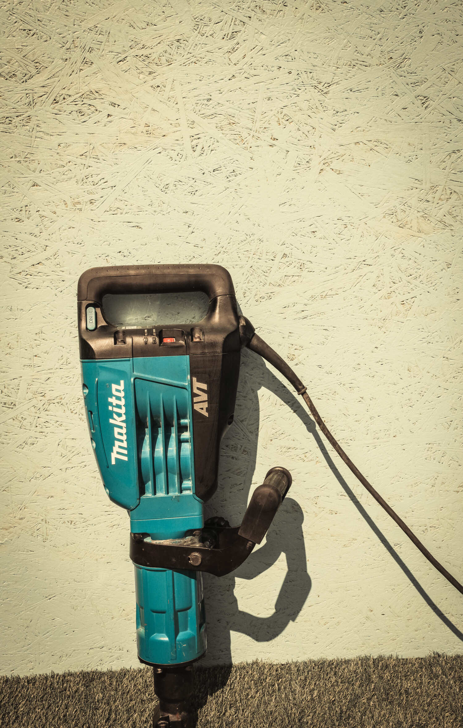 Отбойный молоток Makita HM 1317 в аренду и напрокат  - фото 2