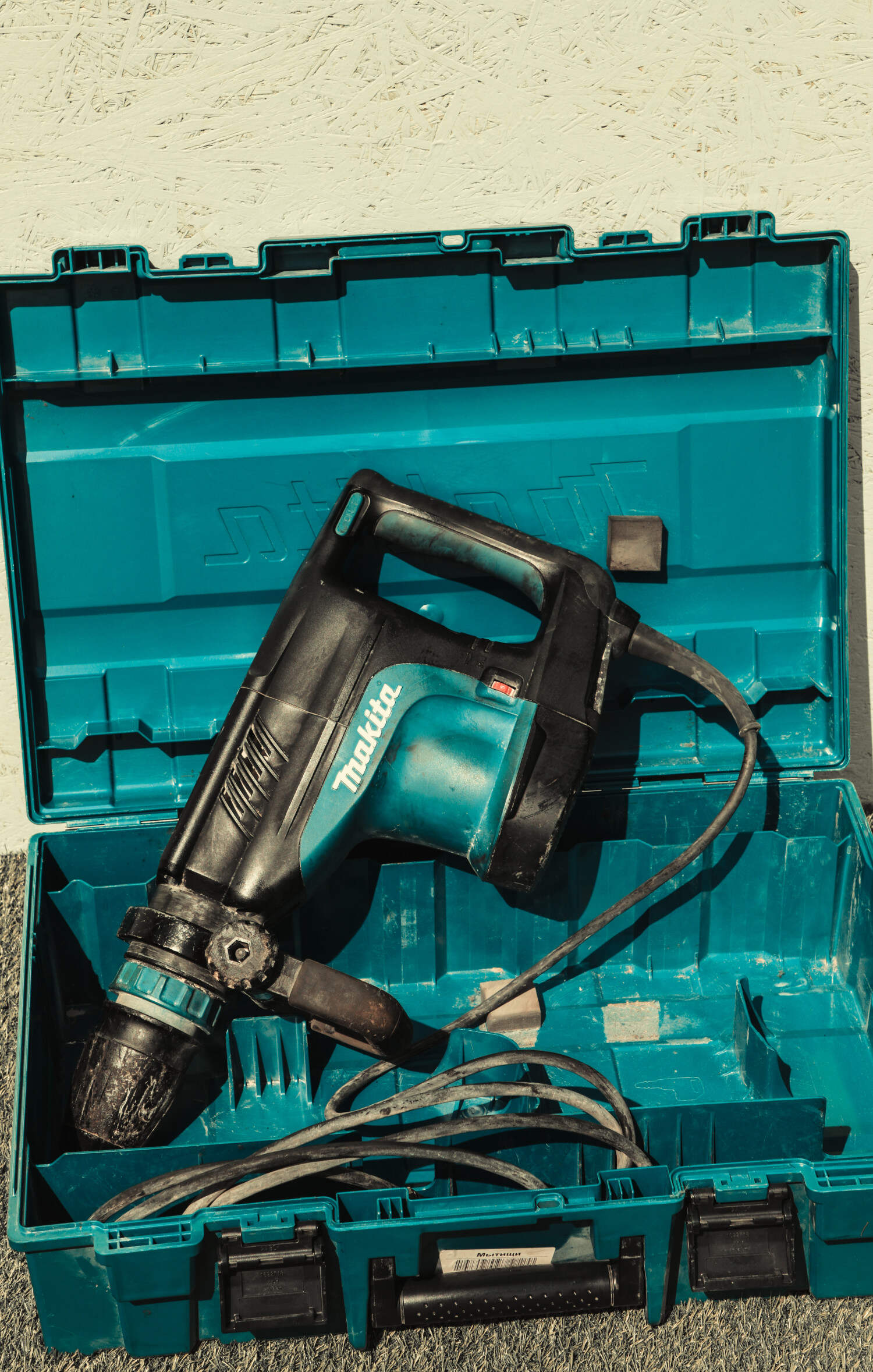 Отбойный молоток Makita HM1203 в аренду и напрокат  - фото 2