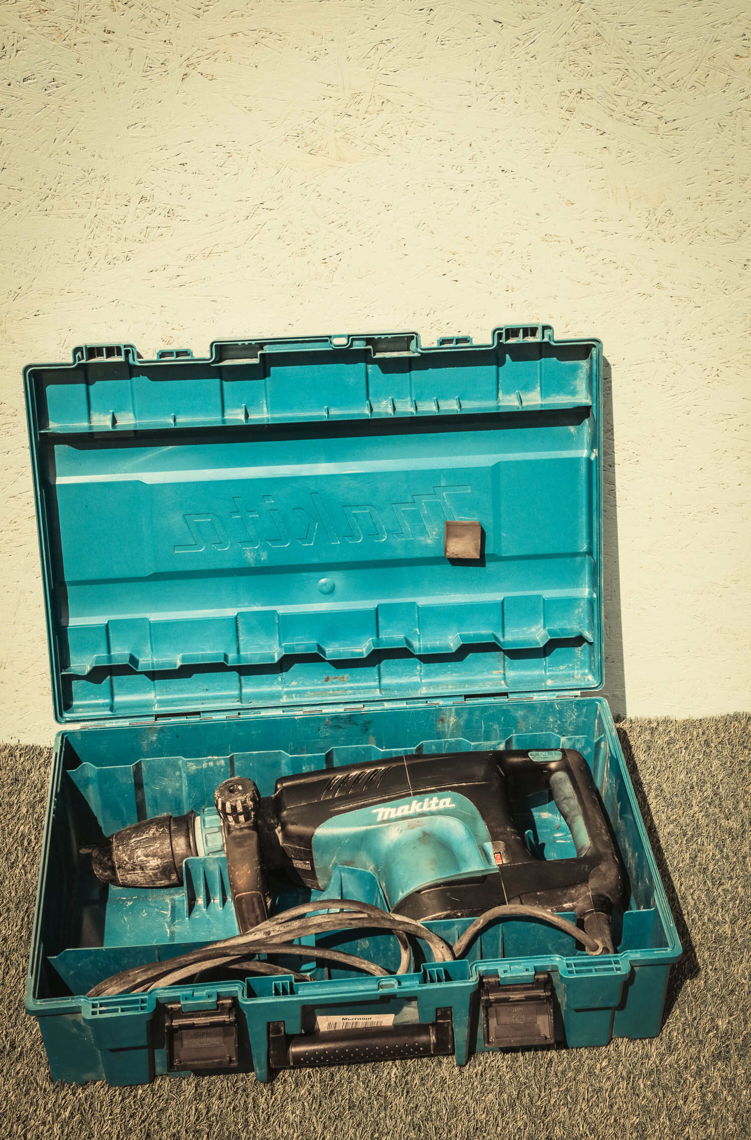 Отбойный молоток Makita HM1203 в аренду и напрокат  - фото 4